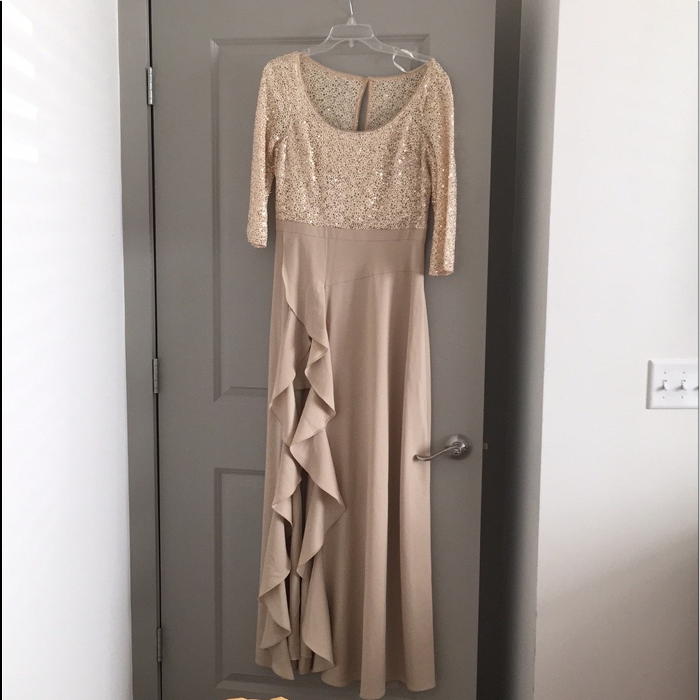 Kay Unger Beige long dress., NWT